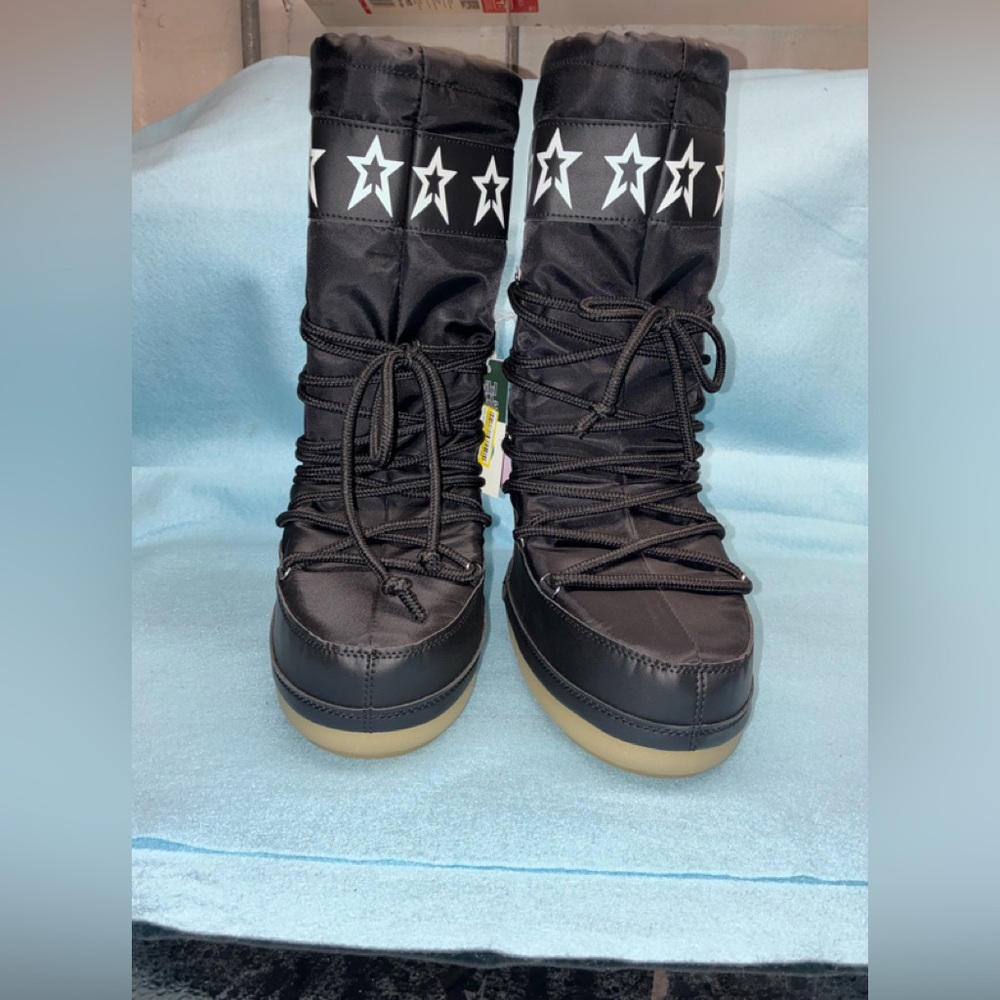 Stylish Black Women's Boots with Star Design size 7 nwt